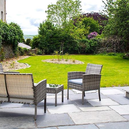 Bed and Breakfast Dingle Garden Townhouse Экстерьер фото The garden of the house
