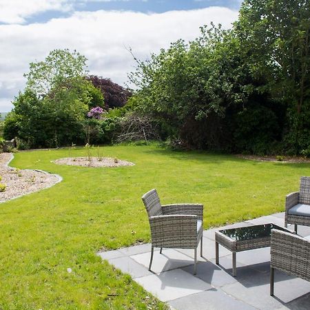 Bed and Breakfast Dingle Garden Townhouse Экстерьер фото The garden of the house