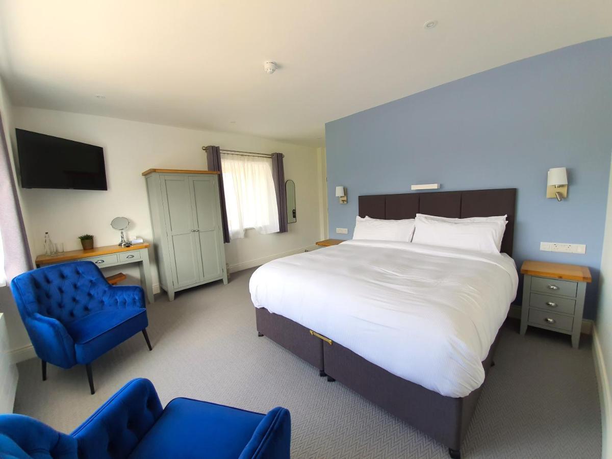 Bed and Breakfast Dingle Garden Townhouse Экстерьер фото A bedroom at The Old Mill