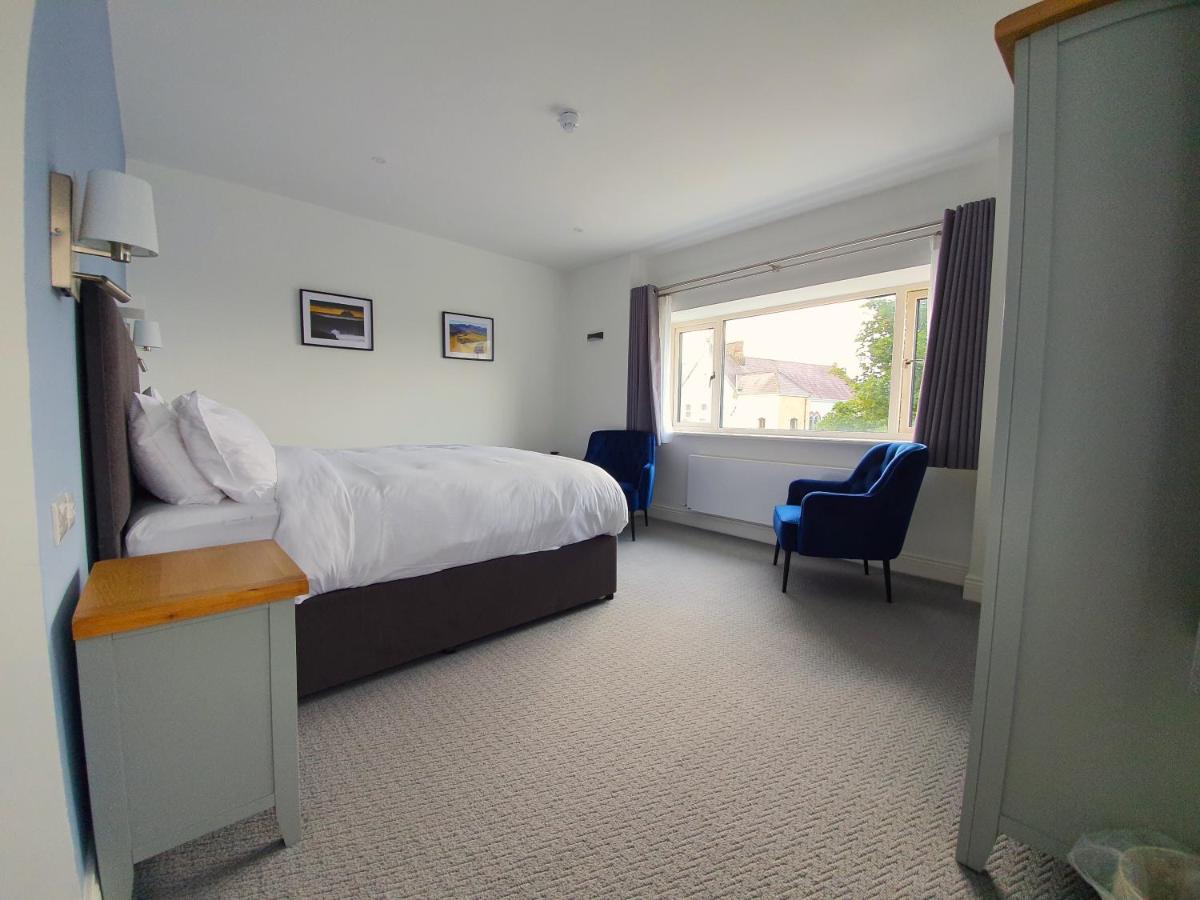 Bed and Breakfast Dingle Garden Townhouse Экстерьер фото A bedroom at the hotel