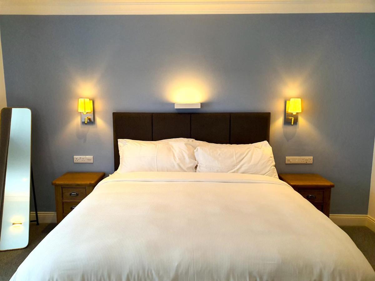 Bed and Breakfast Dingle Garden Townhouse Экстерьер фото A bedroom at the hotel