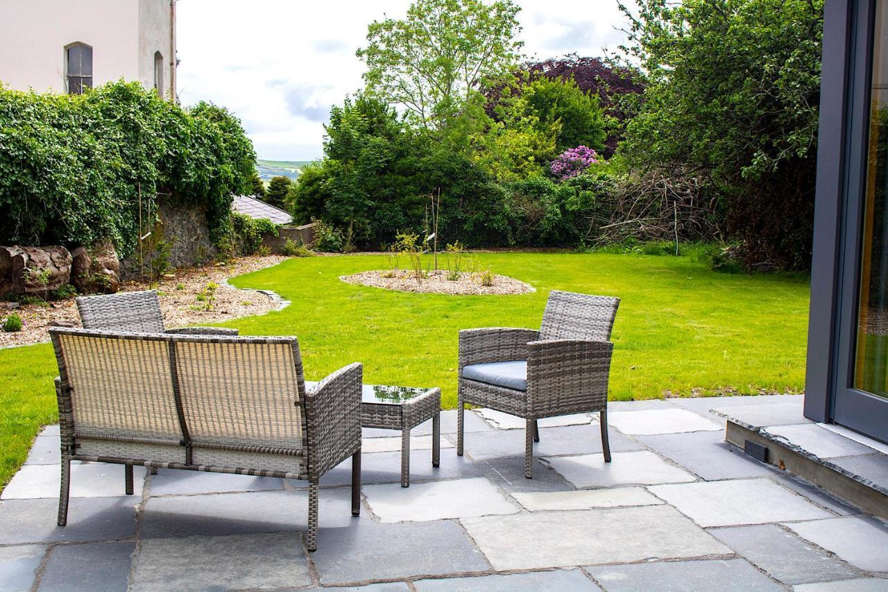 Bed and Breakfast Dingle Garden Townhouse Экстерьер фото The garden of the house