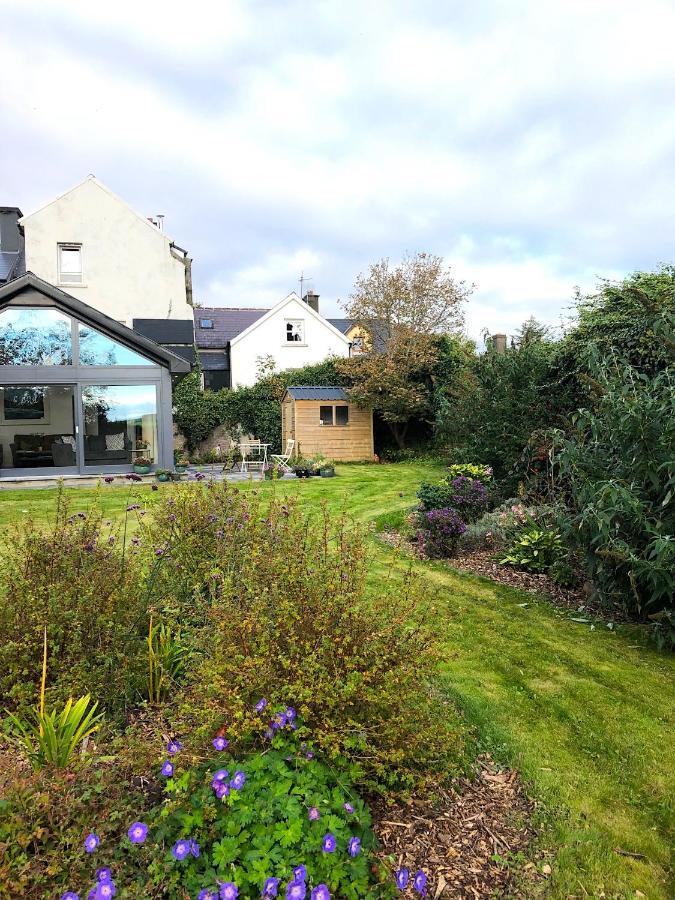 Bed and Breakfast Dingle Garden Townhouse Экстерьер фото The garden of the house