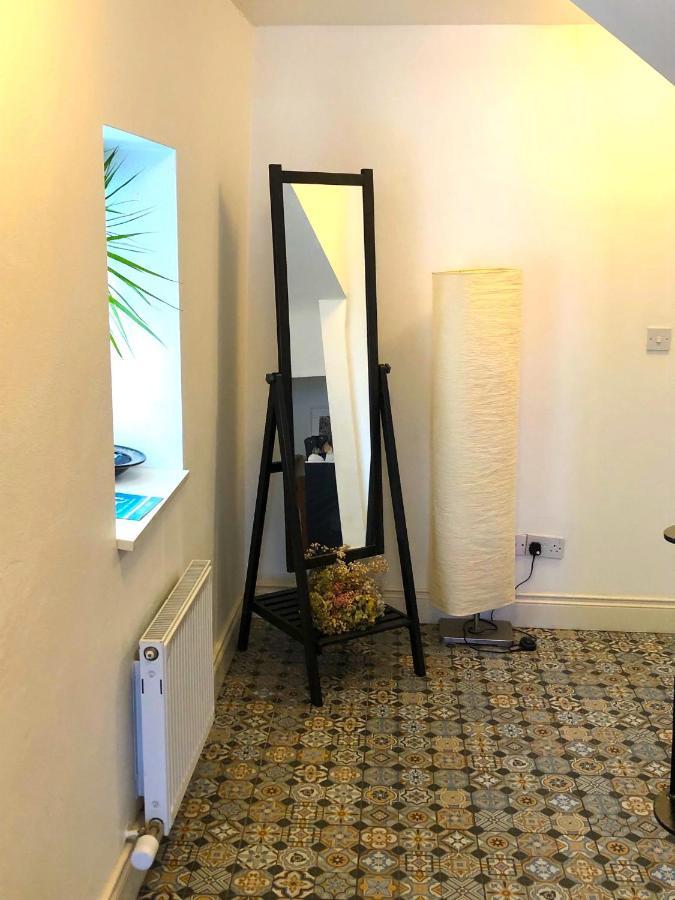 Bed and Breakfast Dingle Garden Townhouse Экстерьер фото A floor standing mirror