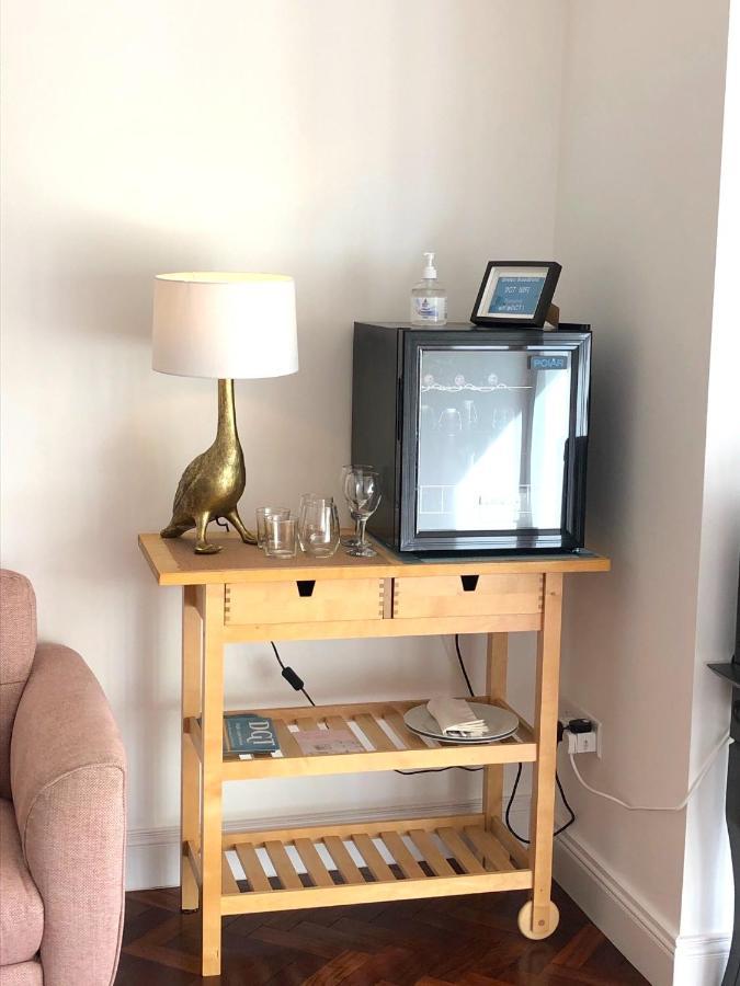 Bed and Breakfast Dingle Garden Townhouse Экстерьер фото A mini-fridge in a hotel room