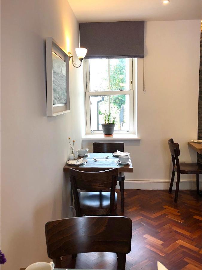 Bed and Breakfast Dingle Garden Townhouse Экстерьер фото A table at the restaurant