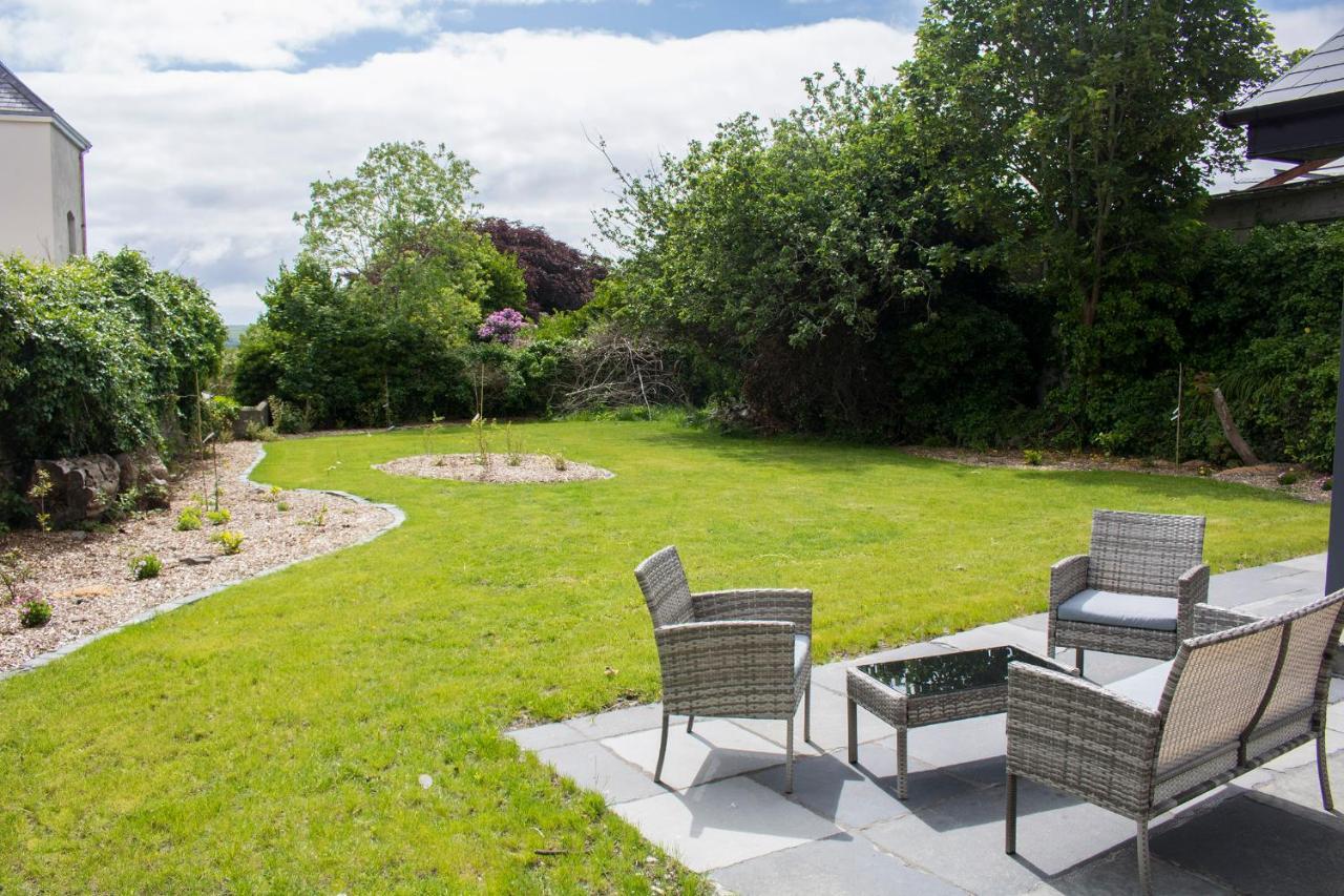 Bed and Breakfast Dingle Garden Townhouse Экстерьер фото The garden of the house