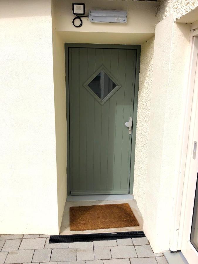 Bed and Breakfast Dingle Garden Townhouse Экстерьер фото A composite door