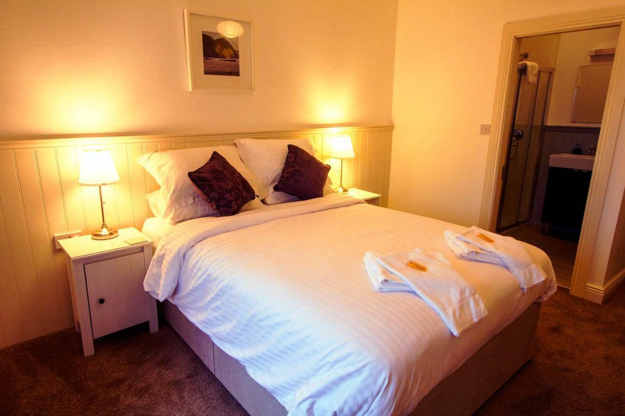 Bed and Breakfast Dingle Garden Townhouse Экстерьер фото A bedroom at the hotel