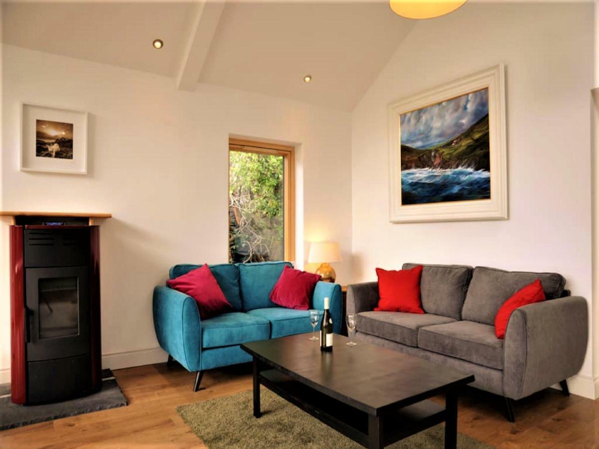 Bed and Breakfast Dingle Garden Townhouse Экстерьер фото The interior of the cottage